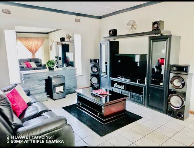 4 BEDROOM HOUSE FOR SALE IN VANDERBIJLPARK CW 6